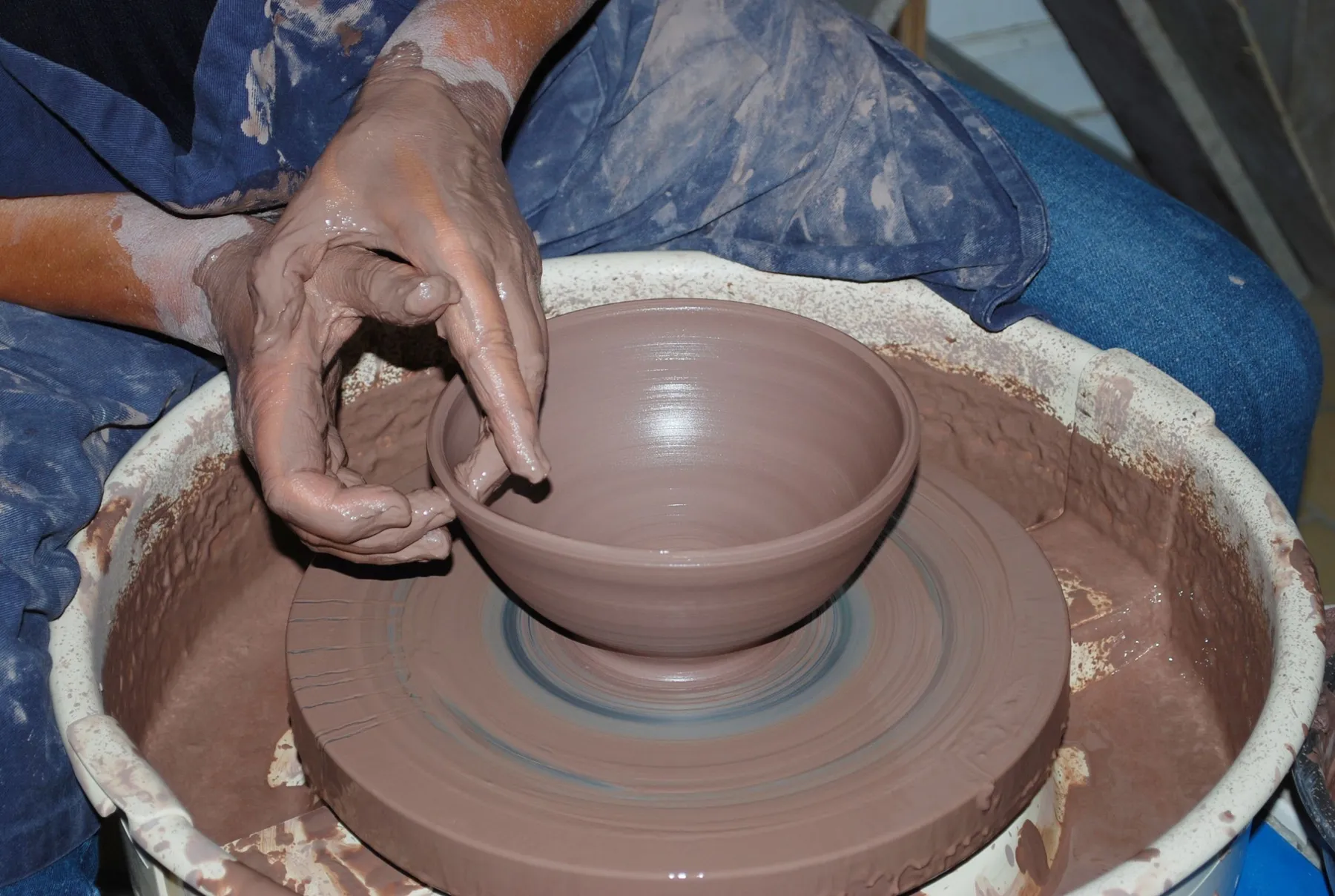 Réalisez votre duo de bols au tour du potier - Image n°2 - Wecandoo