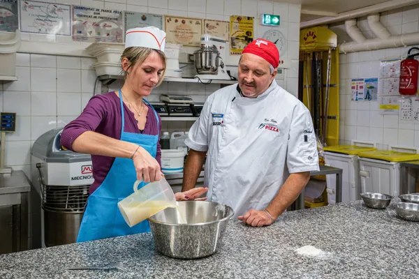 Réalisez votre pizza et vos pâtons avec un Champion de France - Image n°2 - Wecandoo