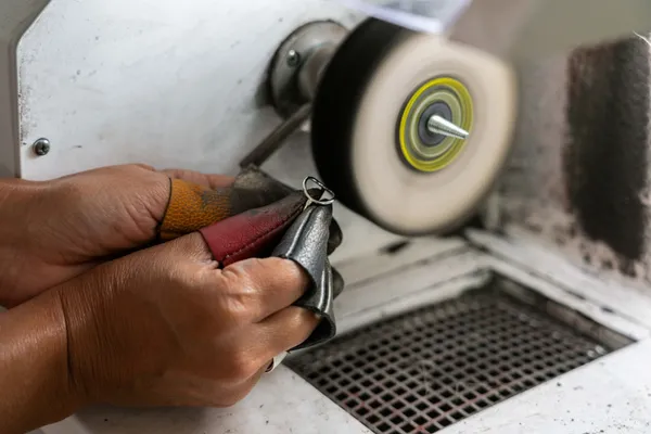 Réalisez votre bague minimaliste en argent - Image n°4 - Wecandoo