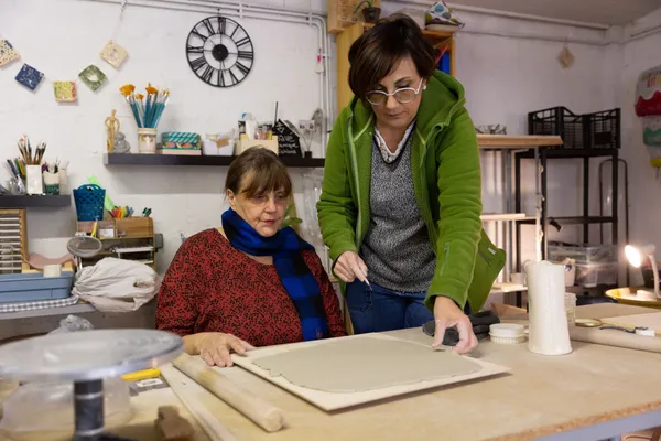 Modelez vos deux assiettes estampées - Image n°2 - Wecandoo