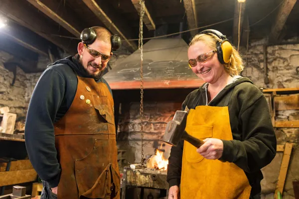 Forgez votre couteau fixe avec manche en bois sur une journée avec Loïc - Image n°1 - Wecandoo