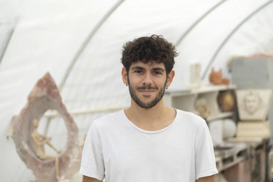 Kévin : Sculpteur de Pierre à Gironde (33)