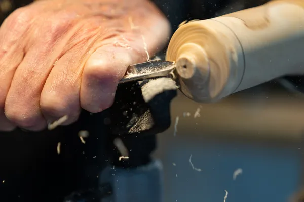 Réalisez votre stylo unique au tour à bois avec Dominique - Image n°2 - Wecandoo