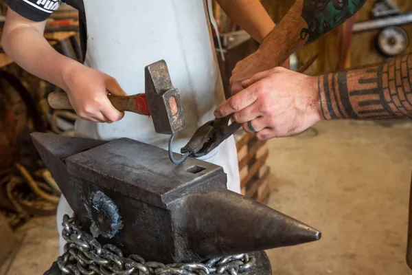 Découvrez la forge en duo avec votre enfant ! - Image n°4 - Wecandoo