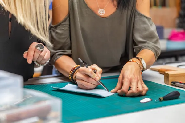 Créez votre porte-monnaie au point sellier - Image n°1 - Wecandoo