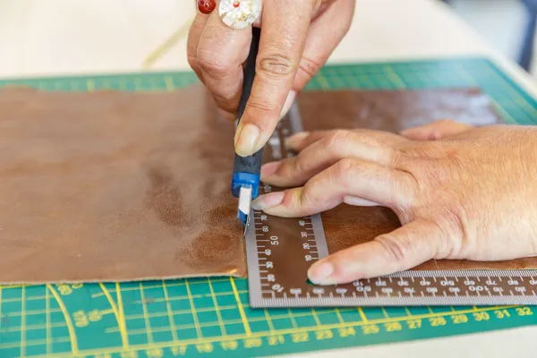 Créez votre trousse de toilette en cuir - Image n°1 - Wecandoo