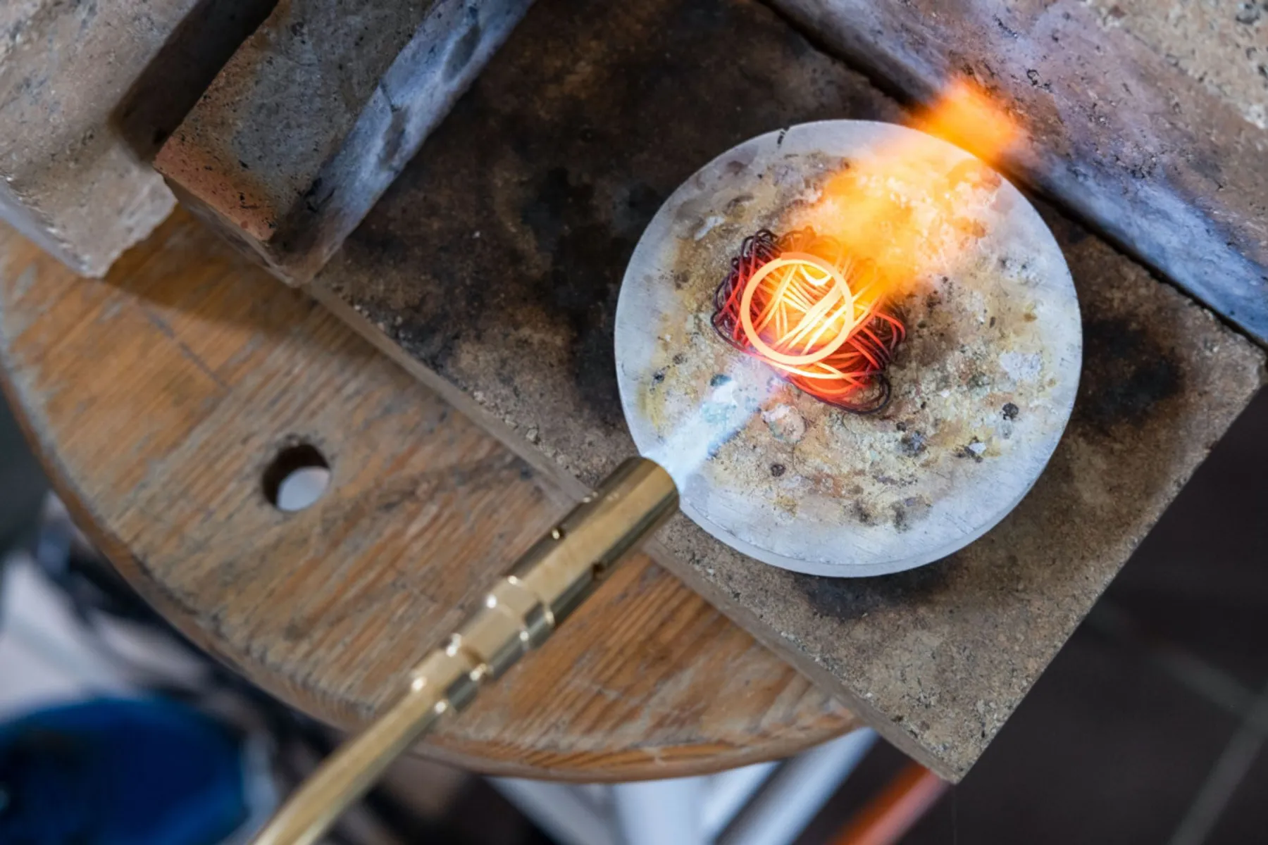 Créez votre bague de méditation tibétaine en argent sur une journée avec Christophe - Image n°3 - Wecandoo