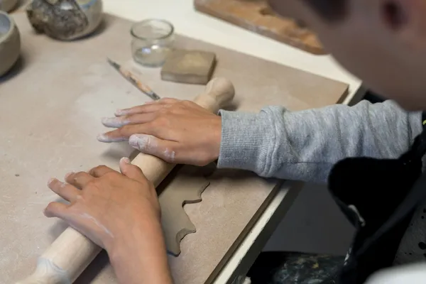 Décorez votre duo d'assiettes à l'estampage naturel - Afbeelding nr. 3 - Wecandoo