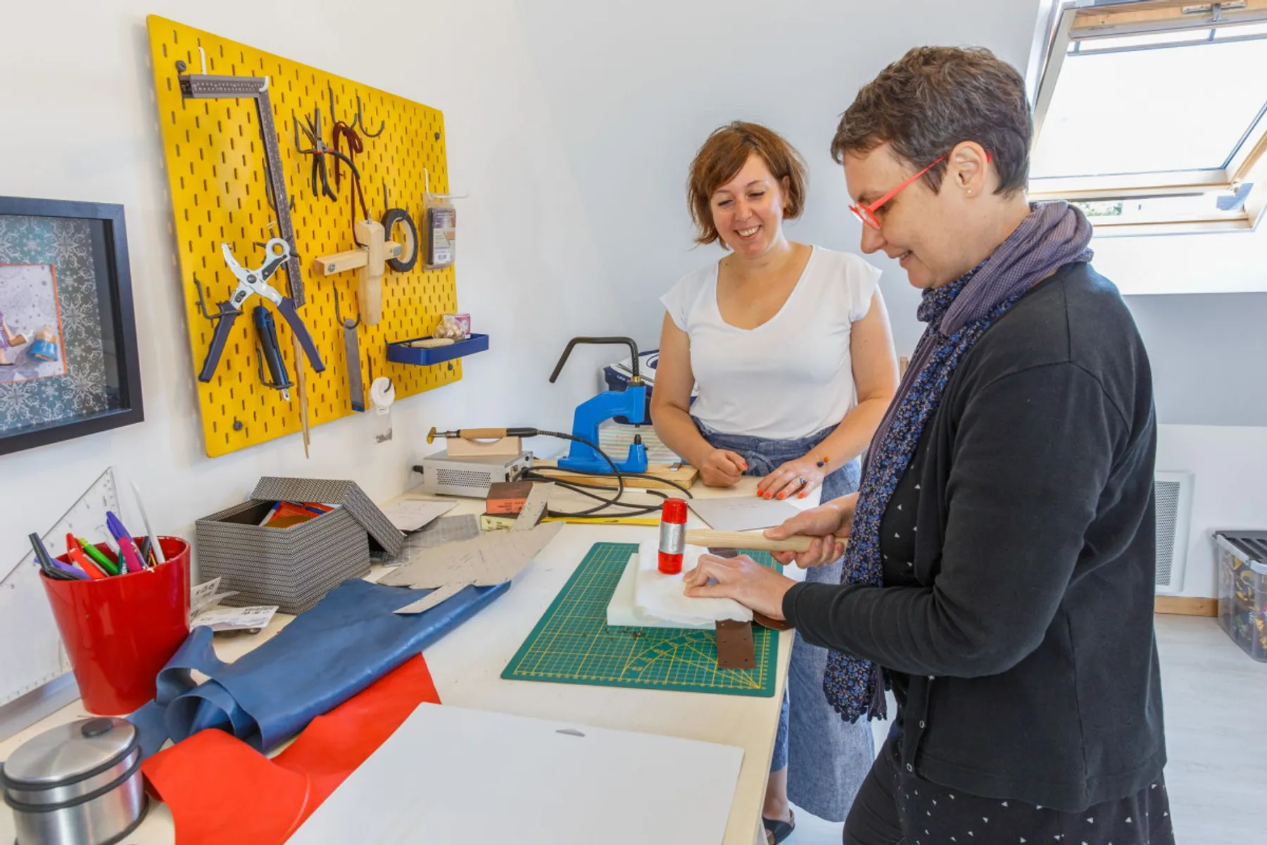 Fabriquez votre étui à lunettes en cuir - Image n°4 - Wecandoo