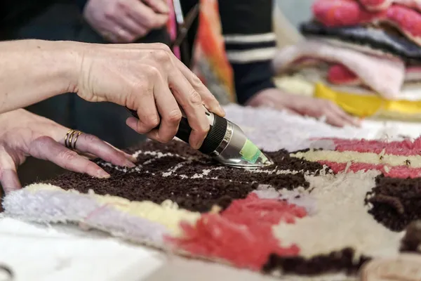 Tuftez votre pièce décorative unique - Image n°4 - Wecandoo