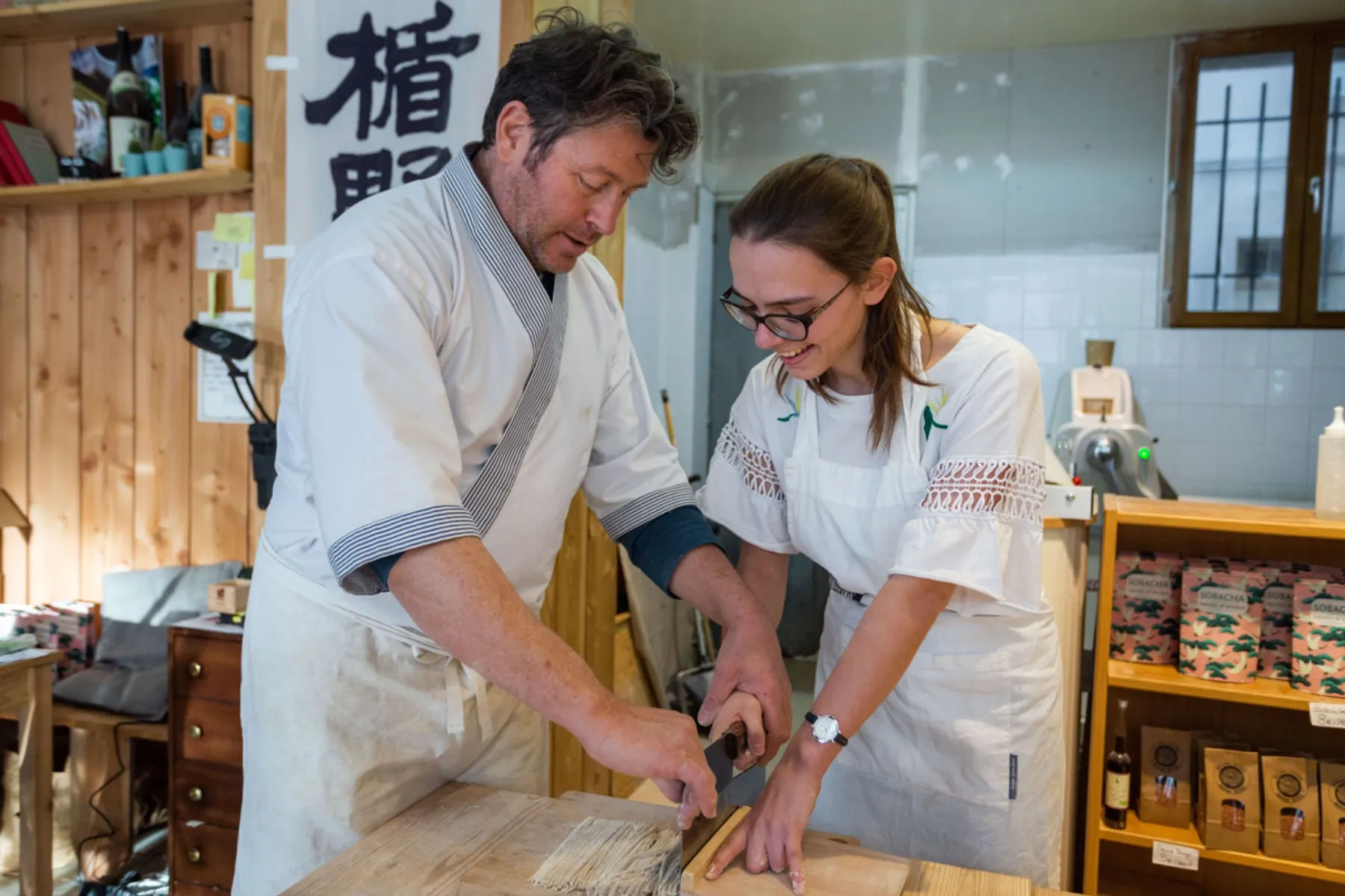 Réunissez votre équipe et réalisez et dégustez vos pâtes soba au sarrasin dans votre lieu avec Olivier - Image n°2 - Wecandoo