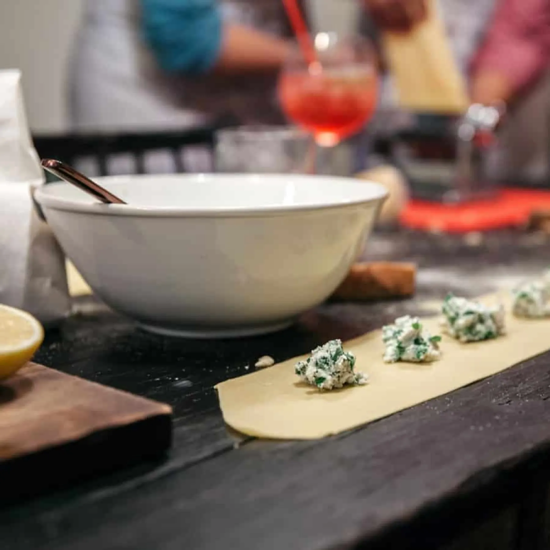 Préparez et dégustez vos raviolis frais artisanaux avec Julien et son équipe - Image n°2 - Wecandoo