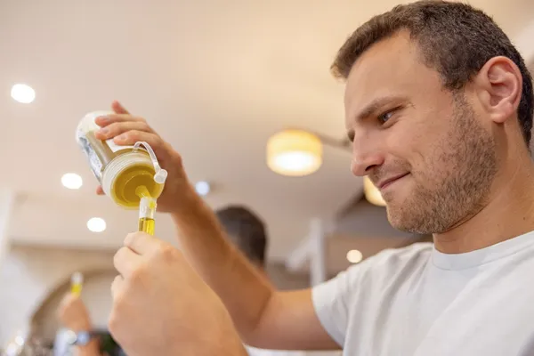 Surprenez votre équipe en réalisant votre propre huile d’olive et profitez d'un délicieux dîner en groupe - Image n°2 - Wecandoo