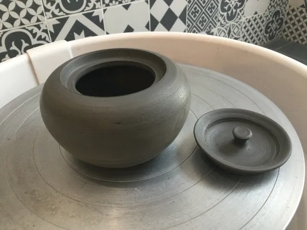 Tournez ou modelez votre boîte en céramique sur une journée - Image n°3 - Wecandoo