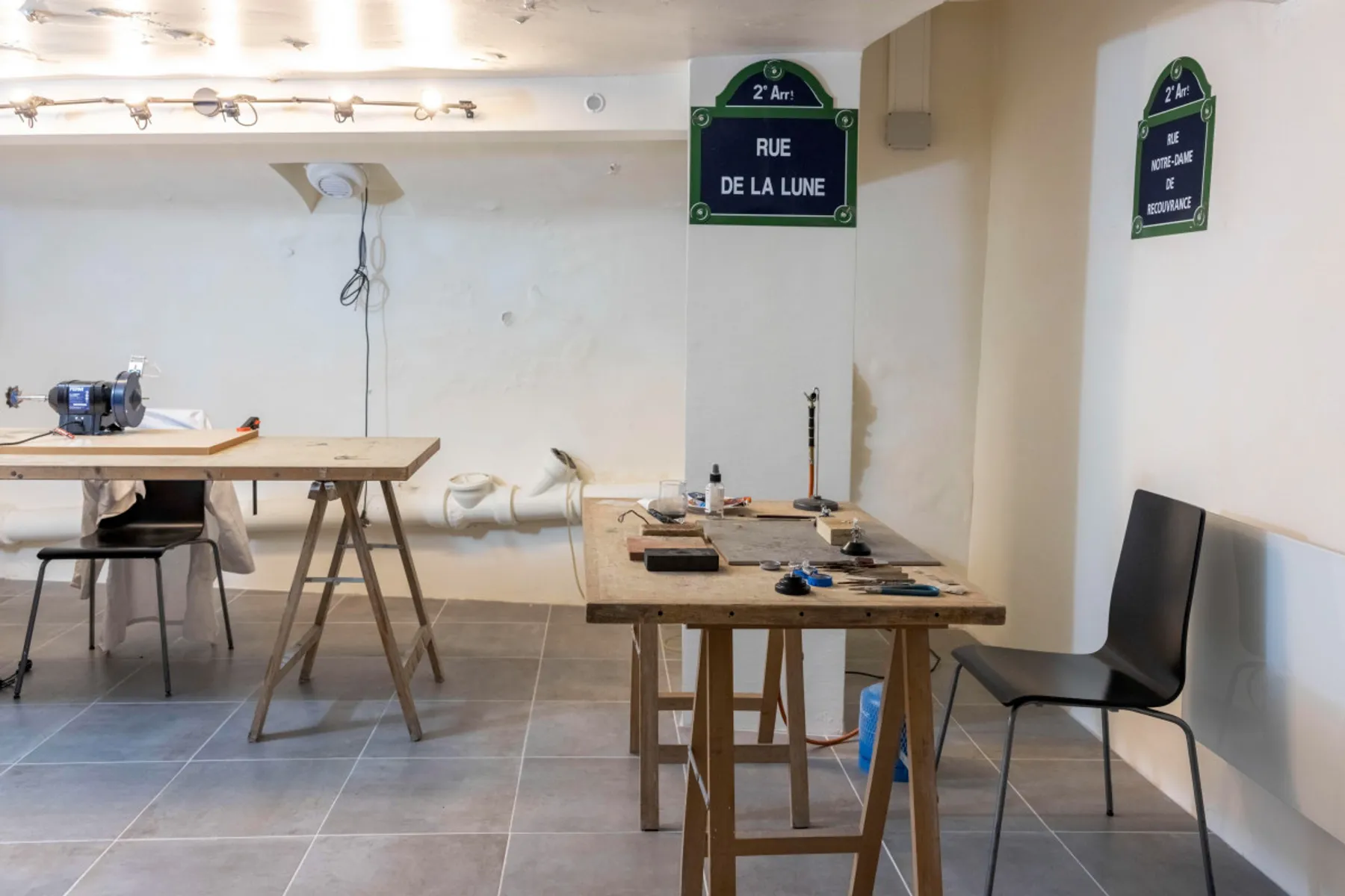 Créez votre bague en argent sertie d'une pierre semi-précieuse avec Justine - Image n°1 - Wecandoo