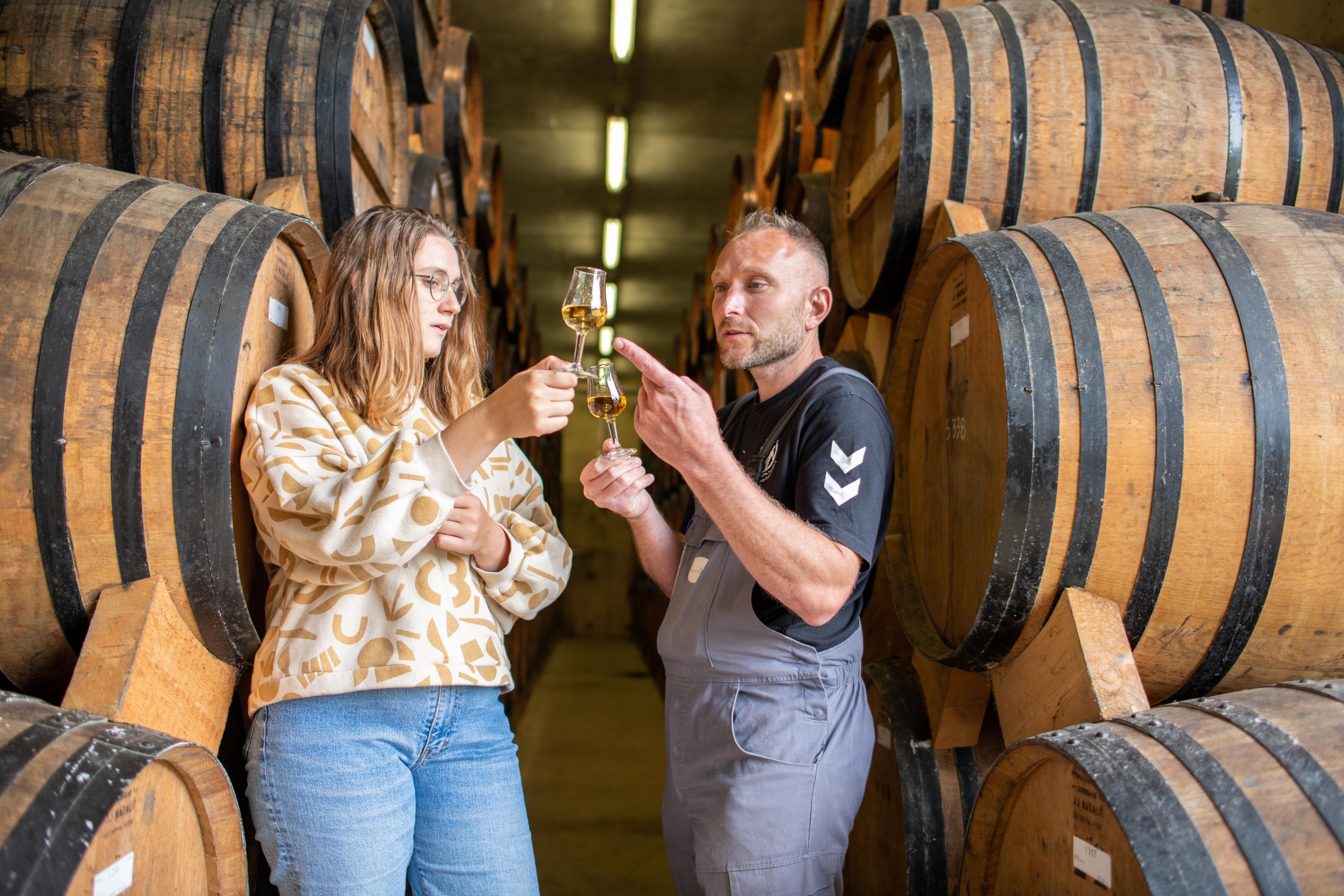 Wecandoo - Visitez une distillerie et dégustez des alcools et fromages locaux en groupe - Afbeelding nr. 2