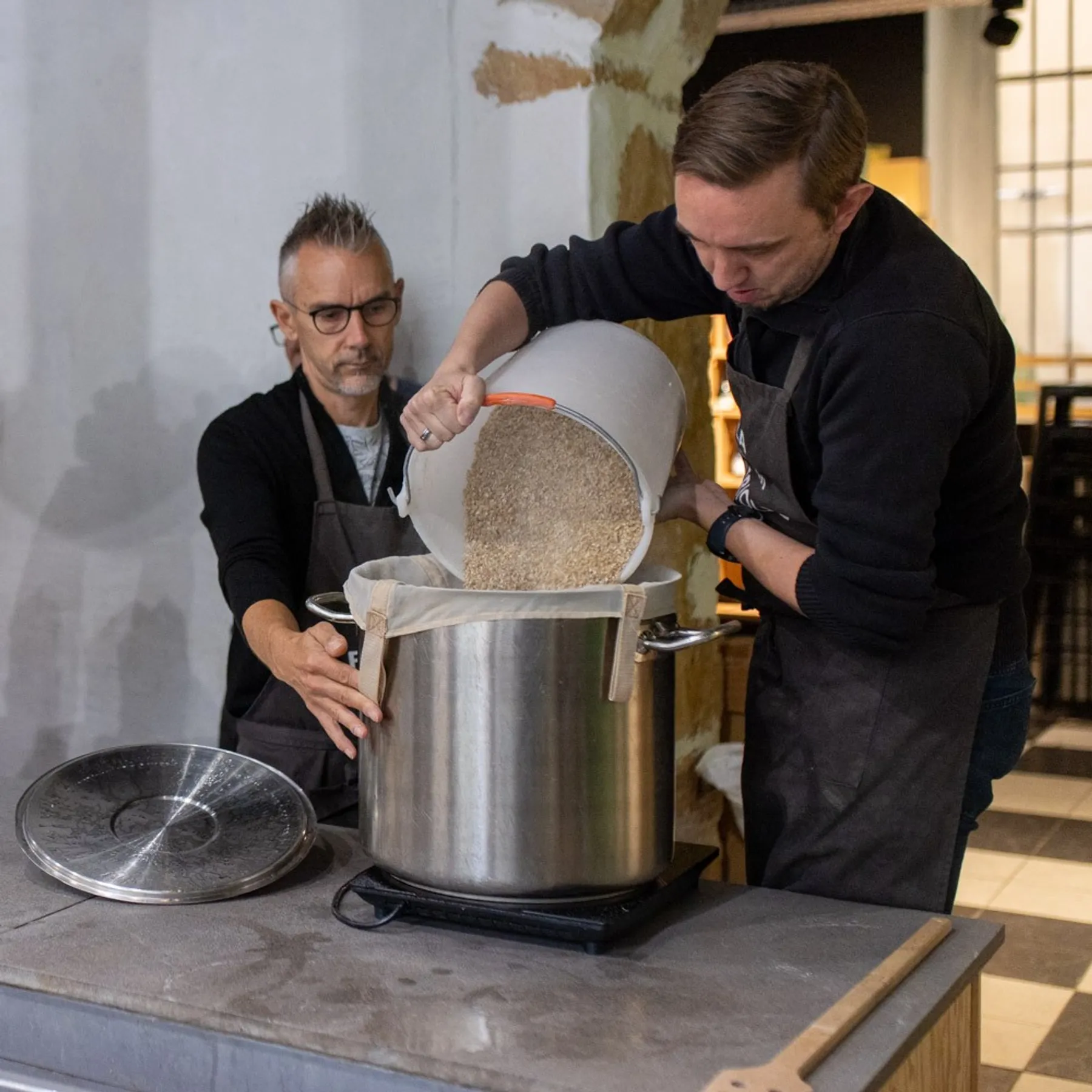 Initiez-vous au brassage artisanal en groupe, dégustez des bières - Image n°1 - Wecandoo