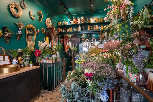 Réalisez votre couronne de tête en fleurs séchées autour d'un apéro avec Bertrand - Image n°1 - Wecandoo