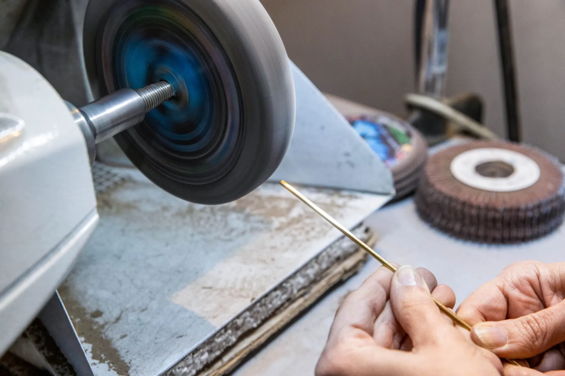 Fabriquez votre bague sertie de cristal avec Julie - Image n°1 - Wecandoo