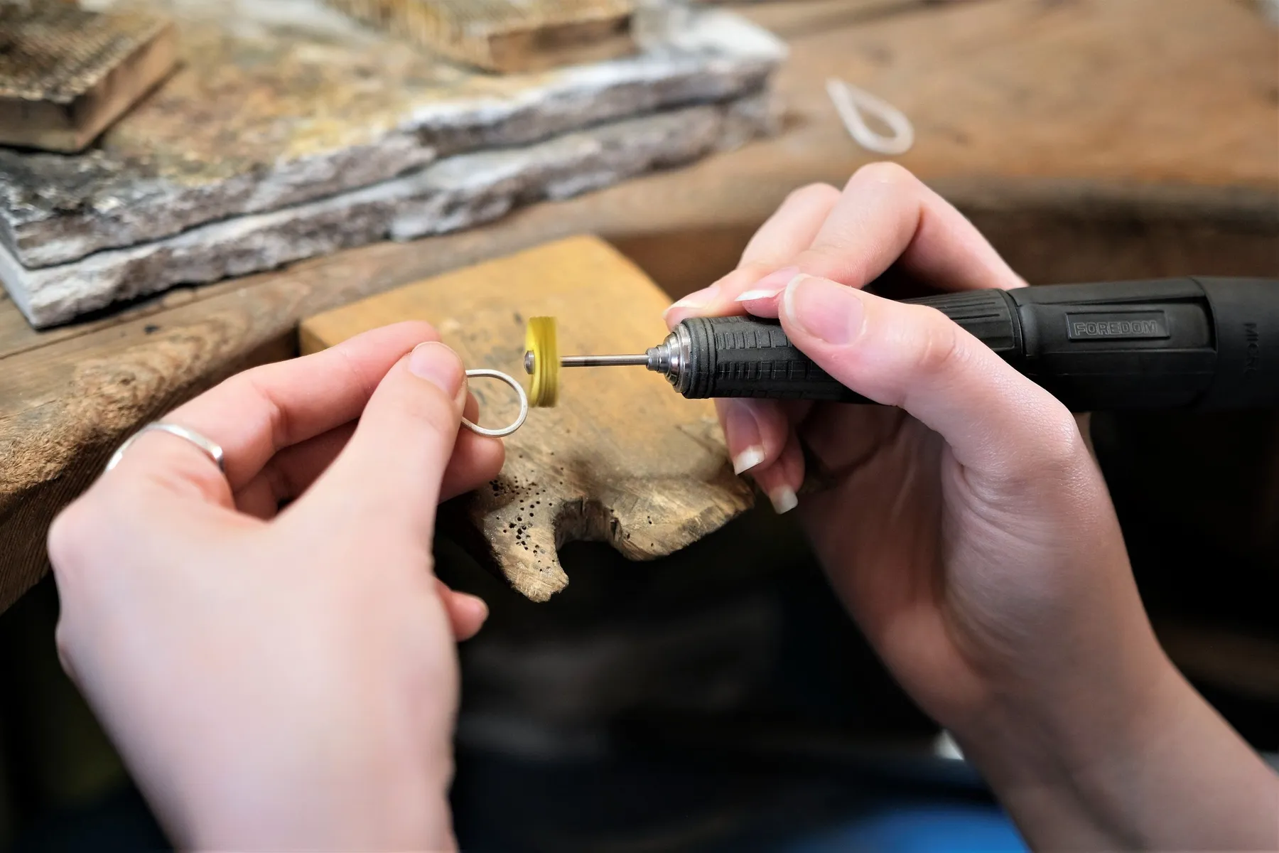 Créez votre duo d'anneaux en argent avec Cécile - Image n°4 - Wecandoo