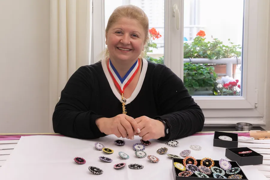Victoria : Brodeuse d'Art Haute Couture à Levallois-Perret