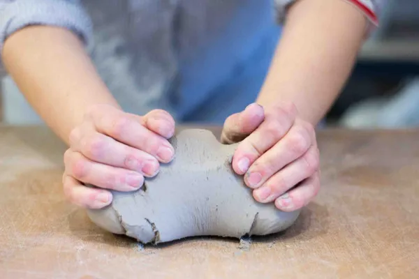 Modelez votre duo de pièces en céramique avec Marie - Image n°3 - Wecandoo