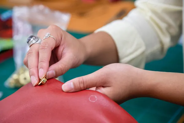 Créez votre grand sac seau en cuir - Image n°2 - Wecandoo