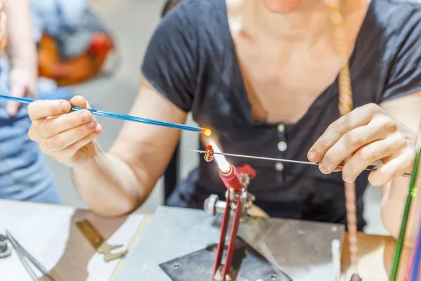 Filez vos bijoux en verre - Image n°4 - Wecandoo