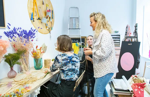 Réalisez votre couronne en fleurs séchées avec Clotilde - Image n°3 - Wecandoo