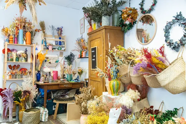 Réalisez votre couronne en fleurs séchées avec Clotilde - Image n°1 - Wecandoo