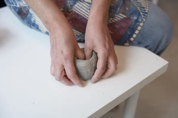 Modelez et décorez votre pot ou gobelet en céramique - Image n°4 - Wecandoo