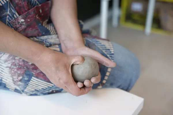 Modelez et décorez votre pot ou gobelet en céramique - Image n°3 - Wecandoo