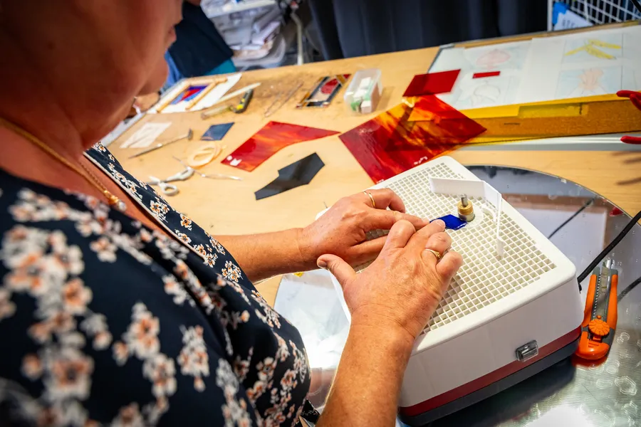 Initiez-vous à l'art du vitrail sur une journée - Image n°1 - Wecandoo