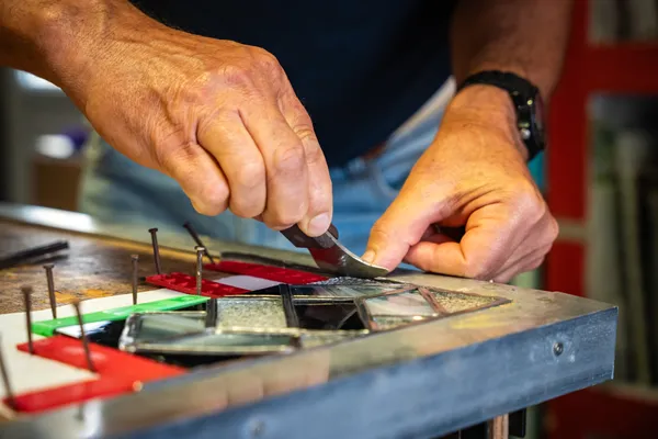 Initiez-vous à l'art du vitrail sur une journée - Image n°3 - Wecandoo