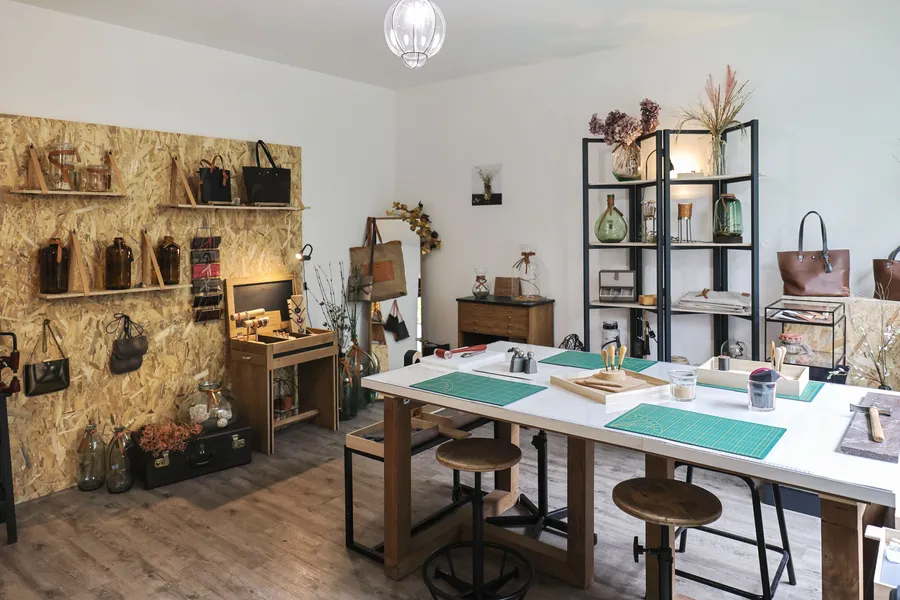 Découvrez la technique de la marqueterie de cuir - Image n°1 - Wecandoo