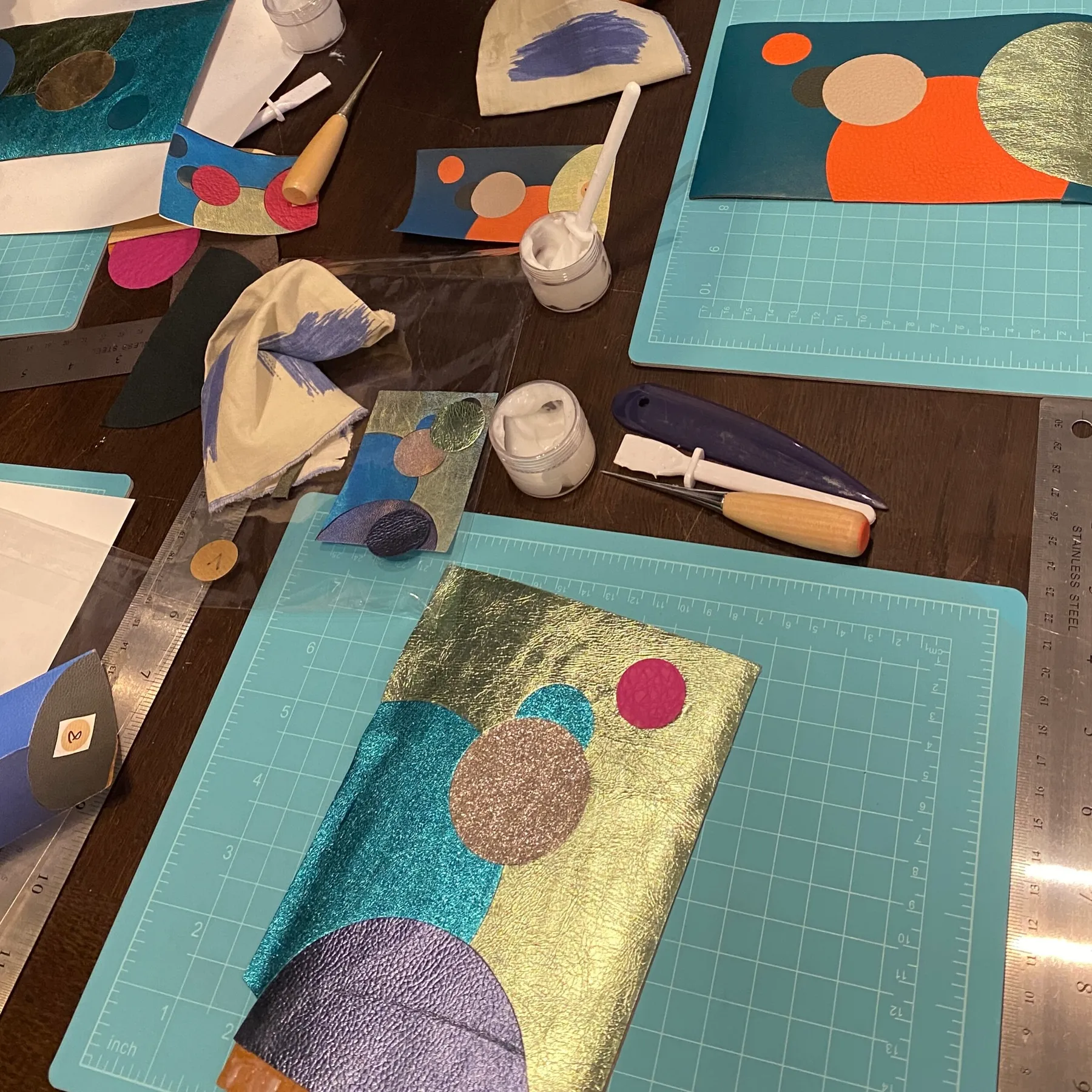 Découvrez la technique de la marqueterie de cuir - Image n°2 - Wecandoo