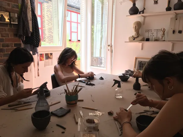 Modelez et décorez vos pièces en céramique sur une demi-journée - Image n°1 - Wecandoo