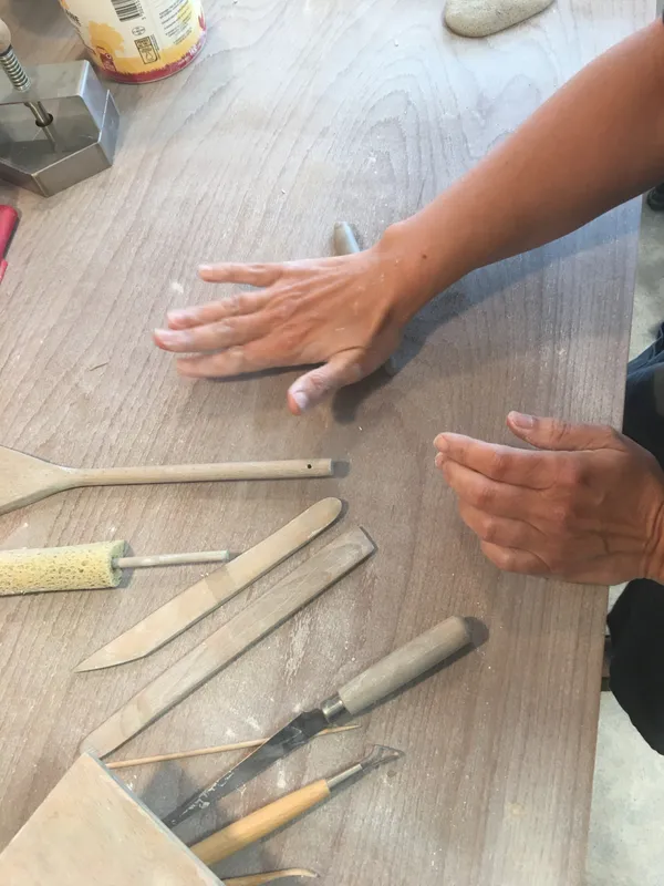 Modelez votre grand mug en grès - Image n°4 - Wecandoo