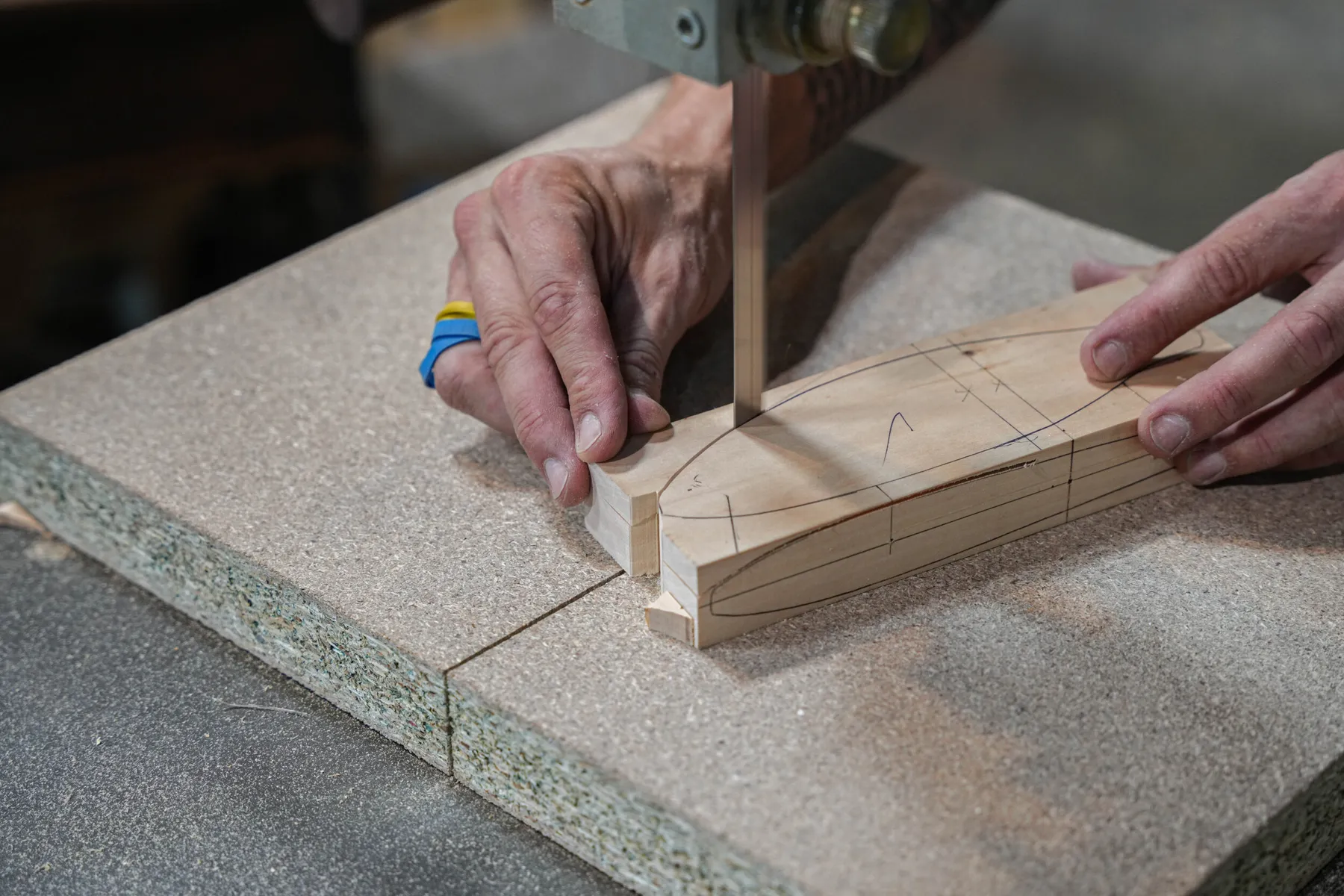 Créez votre petit leurre de pêche en bois - Image n°3 - Wecandoo