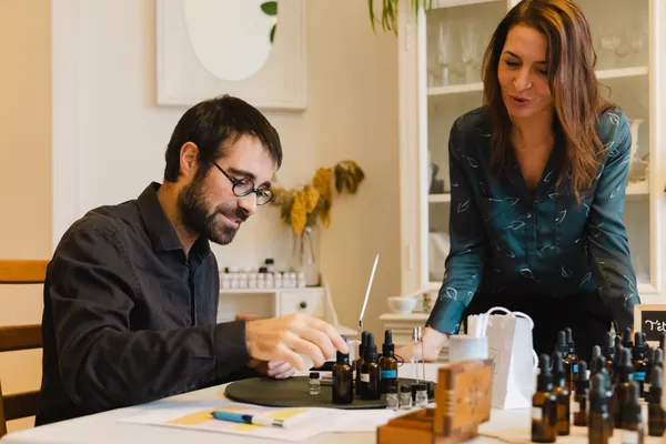 Allez plus loin dans la découverte de la parfumerie naturelle sur deux jours - Image n°2 - Wecandoo