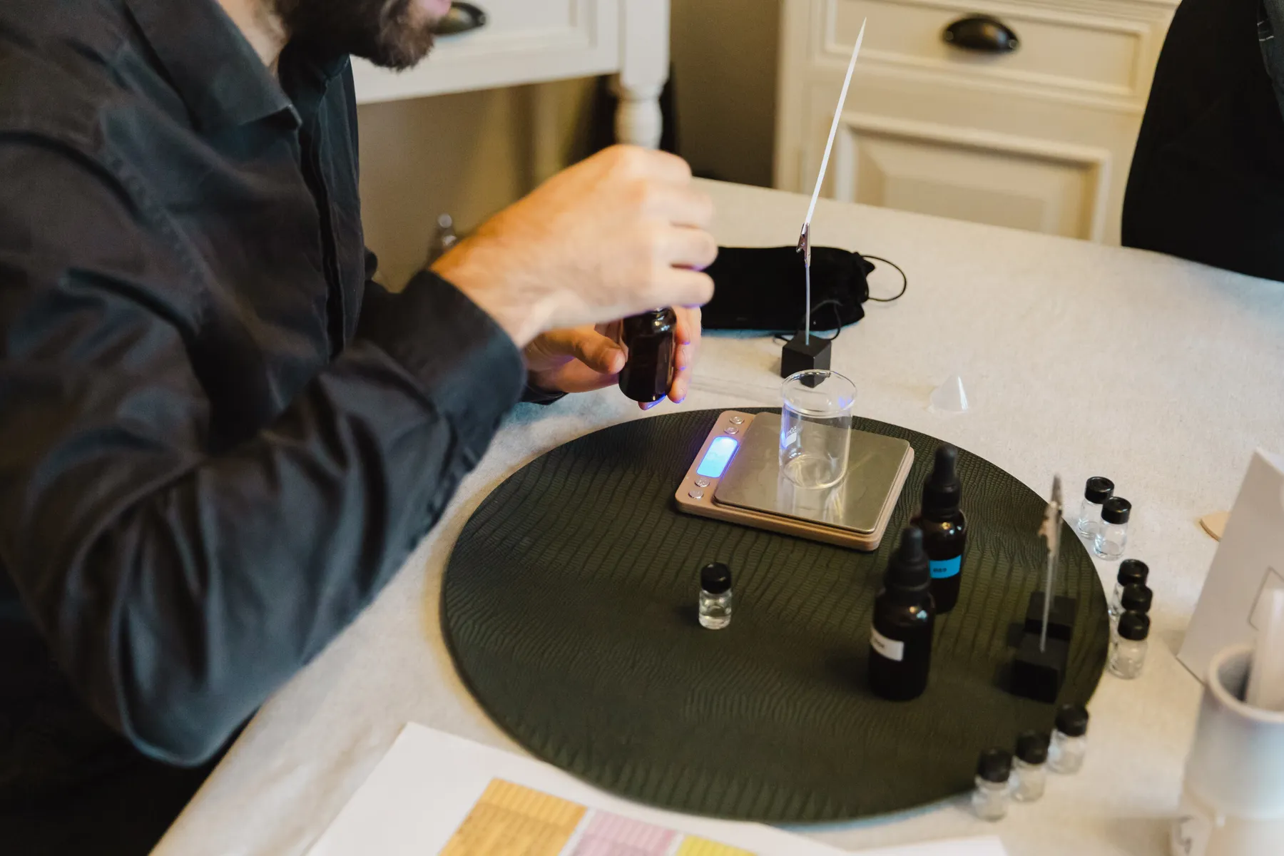 Allez plus loin dans la découverte de la parfumerie naturelle sur deux jours - Image n°3 - Wecandoo