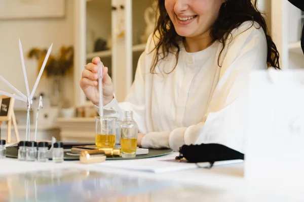 Allez plus loin dans la découverte de la parfumerie naturelle sur deux jours - Image n°4 - Wecandoo