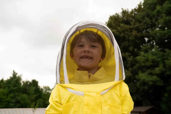 Découvrez l'apiculture en duo avec votre enfant - Image n°3 - Wecandoo