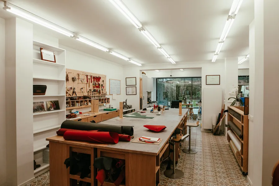 Créez votre porte-cartes personnalisé en cuir en groupe - Image n°1 - Wecandoo