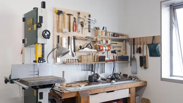 Réalisez votre tabouret design au tour à bois sur une journée - Image n°3 - Wecandoo