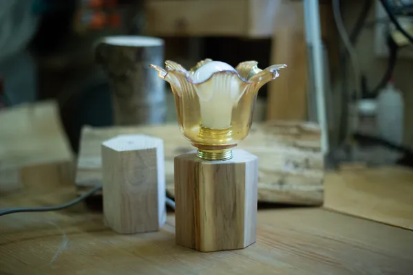 Wecandoo - Réalisez votre lampe en bois upcyclé