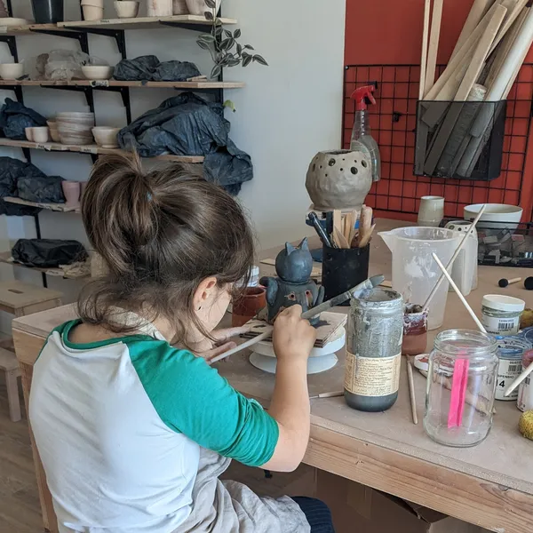 Modelez un objet en céramique en duo avec votre enfant - Image n°4 - Wecandoo