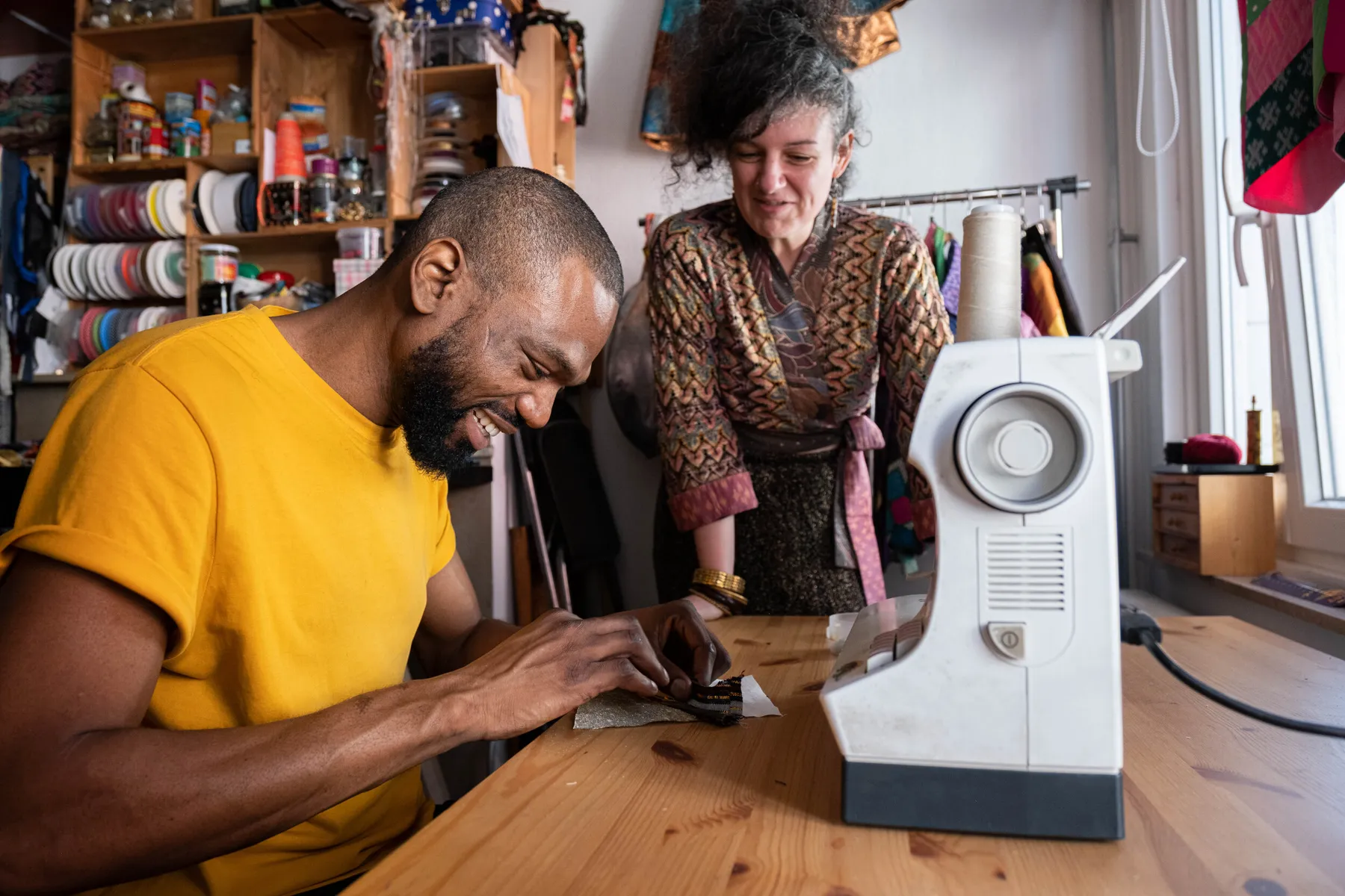 Découvrez la broderie expérimentale à la machine à coudre avec Julie - Image n°2 - Wecandoo