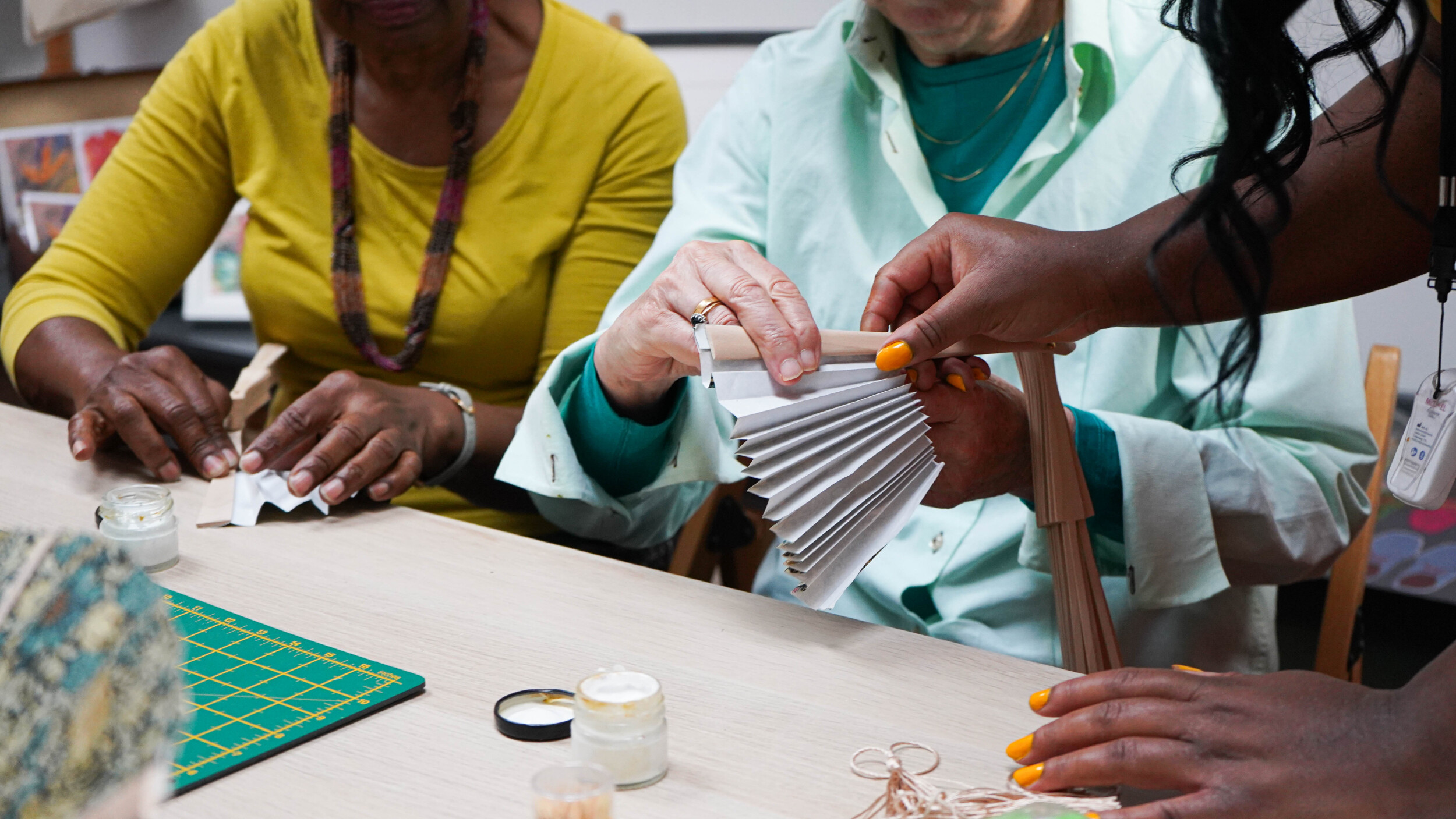 Wecandoo - Learn about fan making and performance and create four types of hand fans - Afbeelding nr. 6