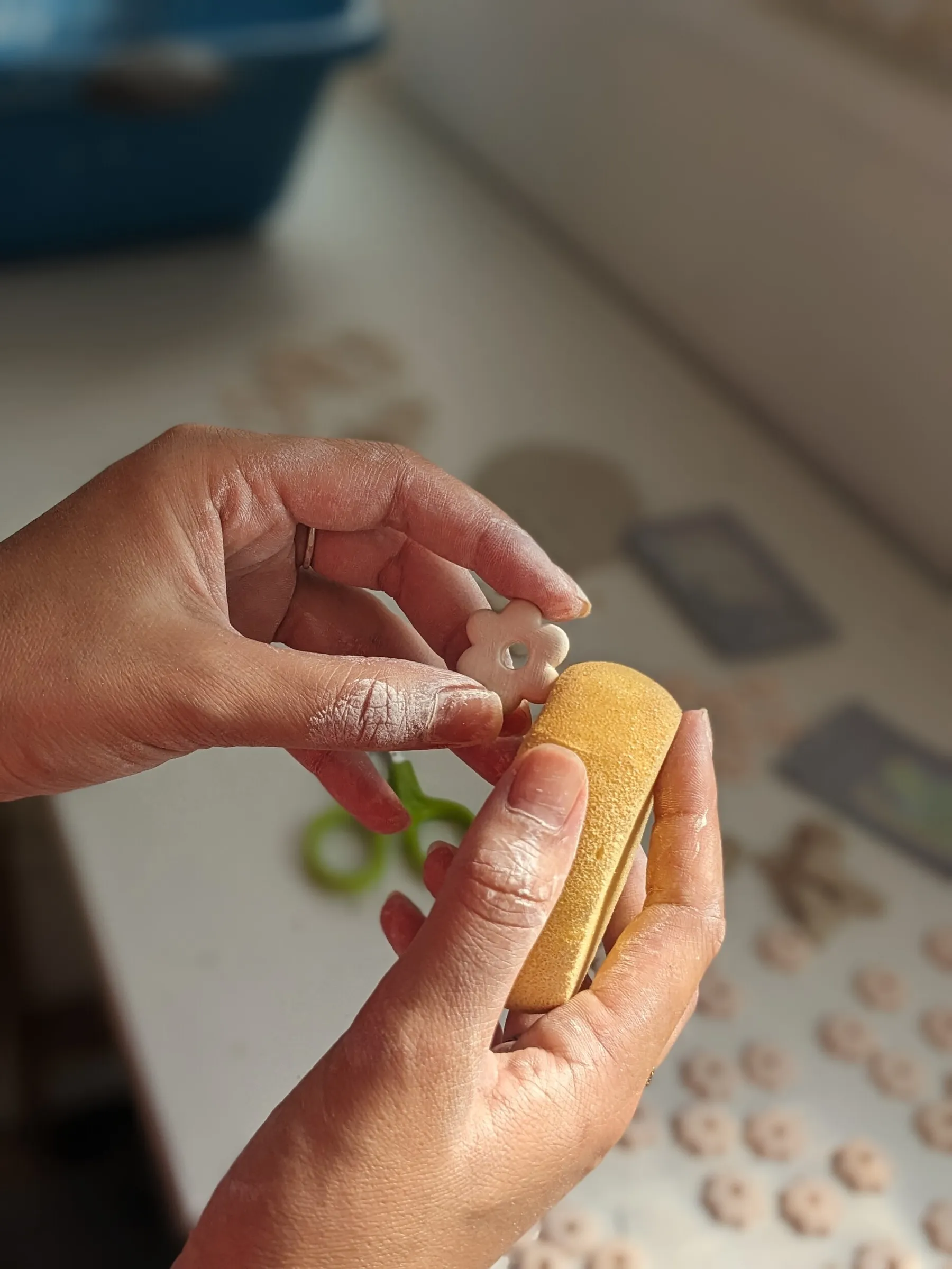Créez votre duo de paires de boucles d'oreilles en porcelaine - Afbeelding nr. 4 - Wecandoo